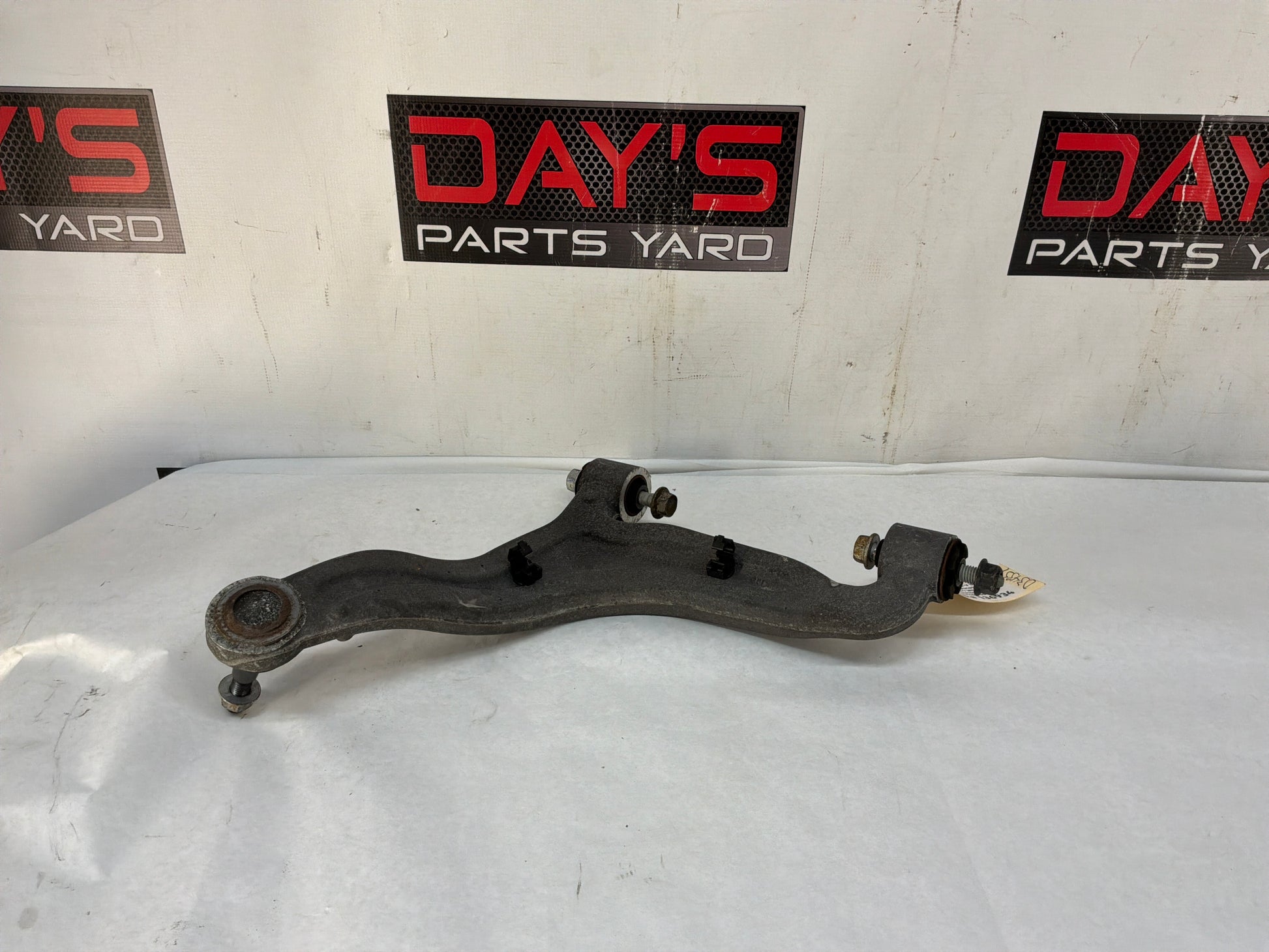 Lh upper control arm - Day's Parts Yard