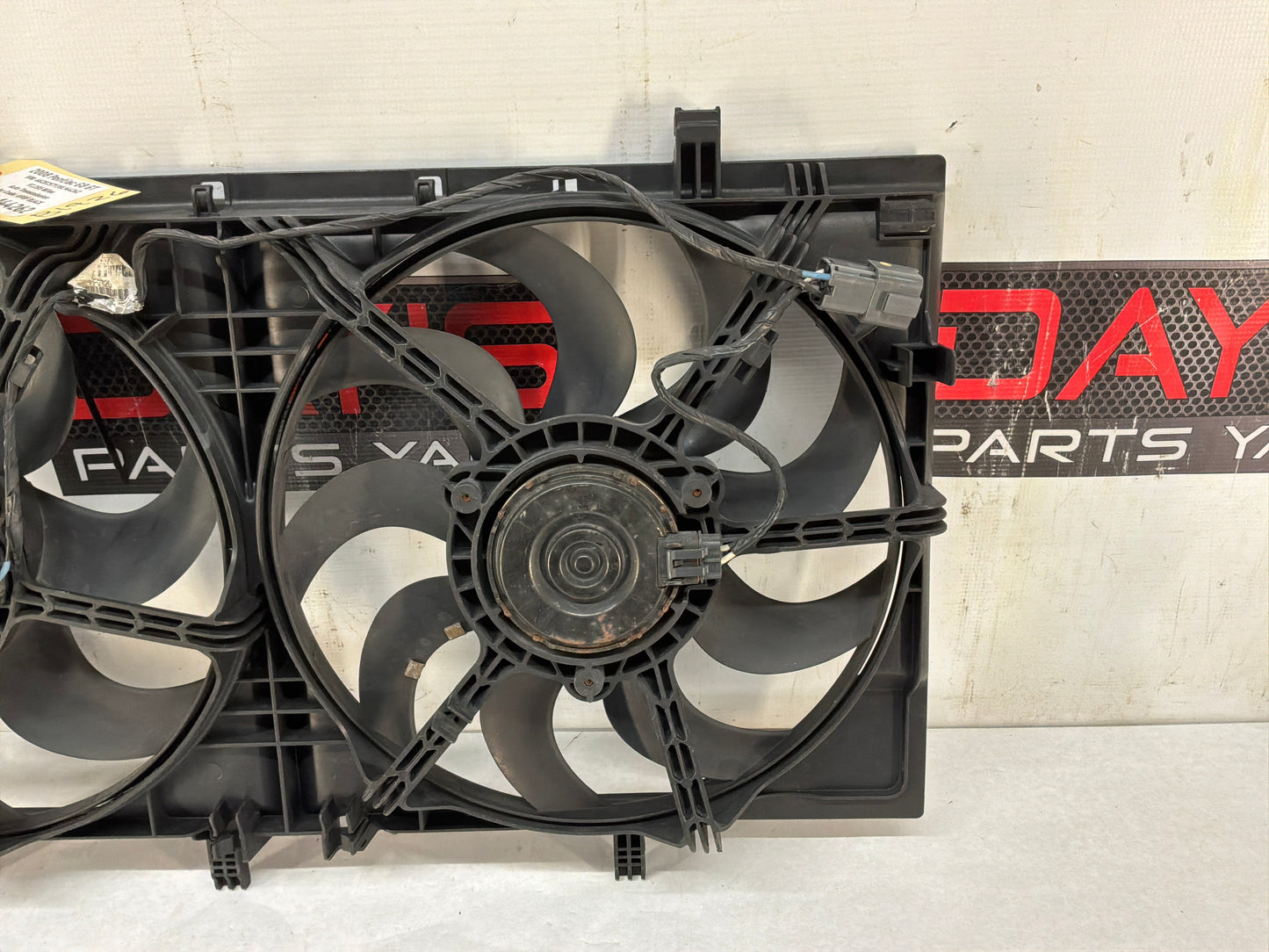 2008 Pontiac G8 GT Dual Radiator Electric Coolant Cooling Fans Assembly OEM