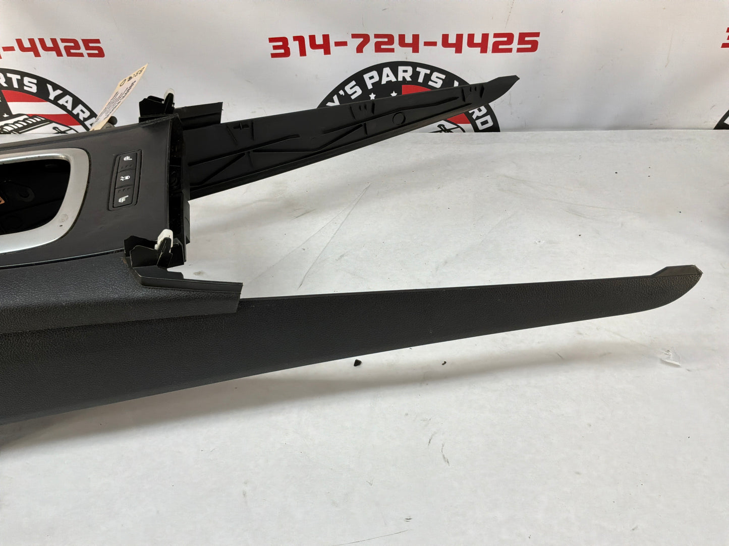 2008 Pontiac G8 Base Center Console Armrest w/ Automatic Shifter OEM