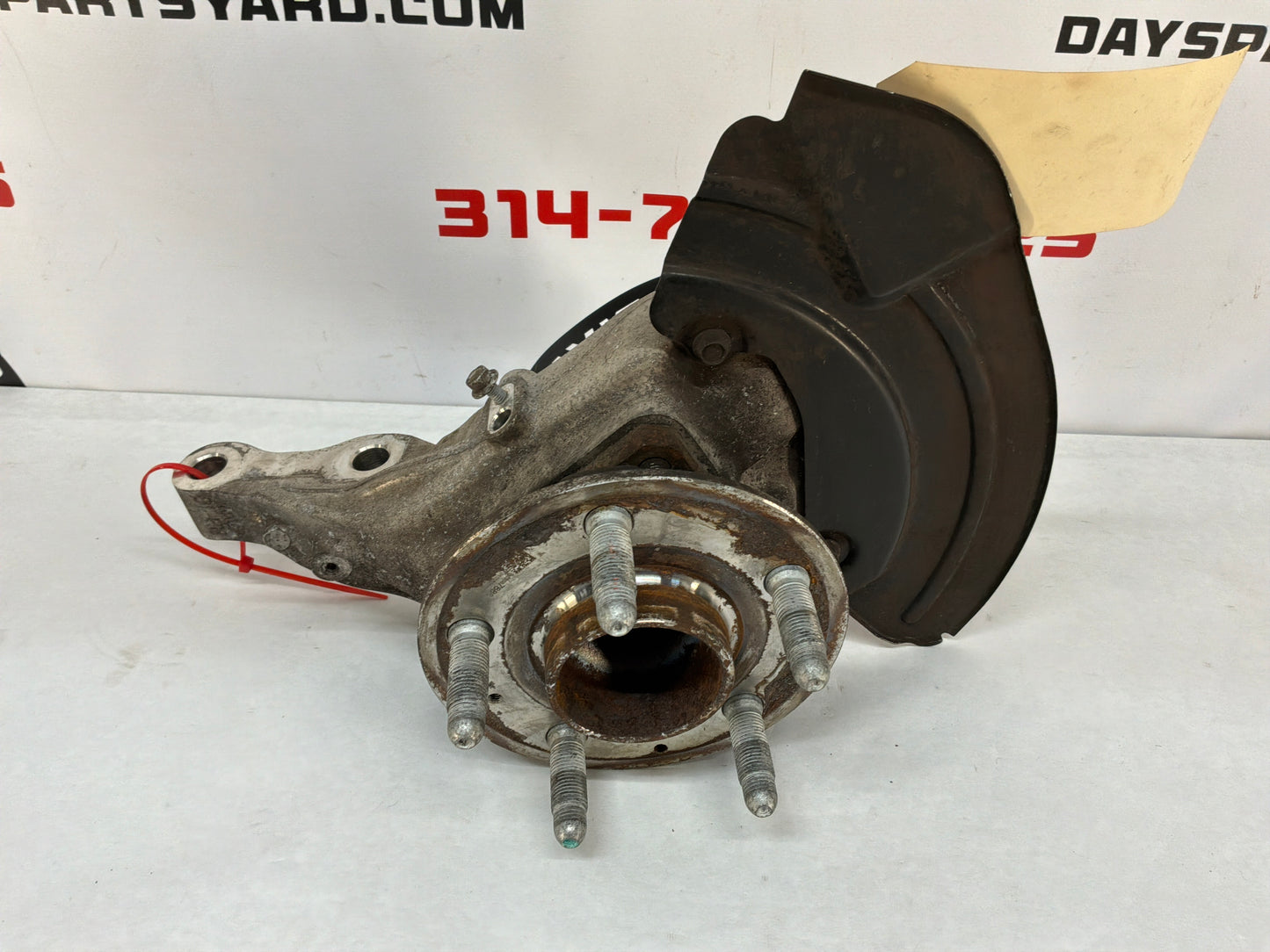 2016 Cadillac CTS-V Front RH Passenger Spindle Knuckle Hub OEM