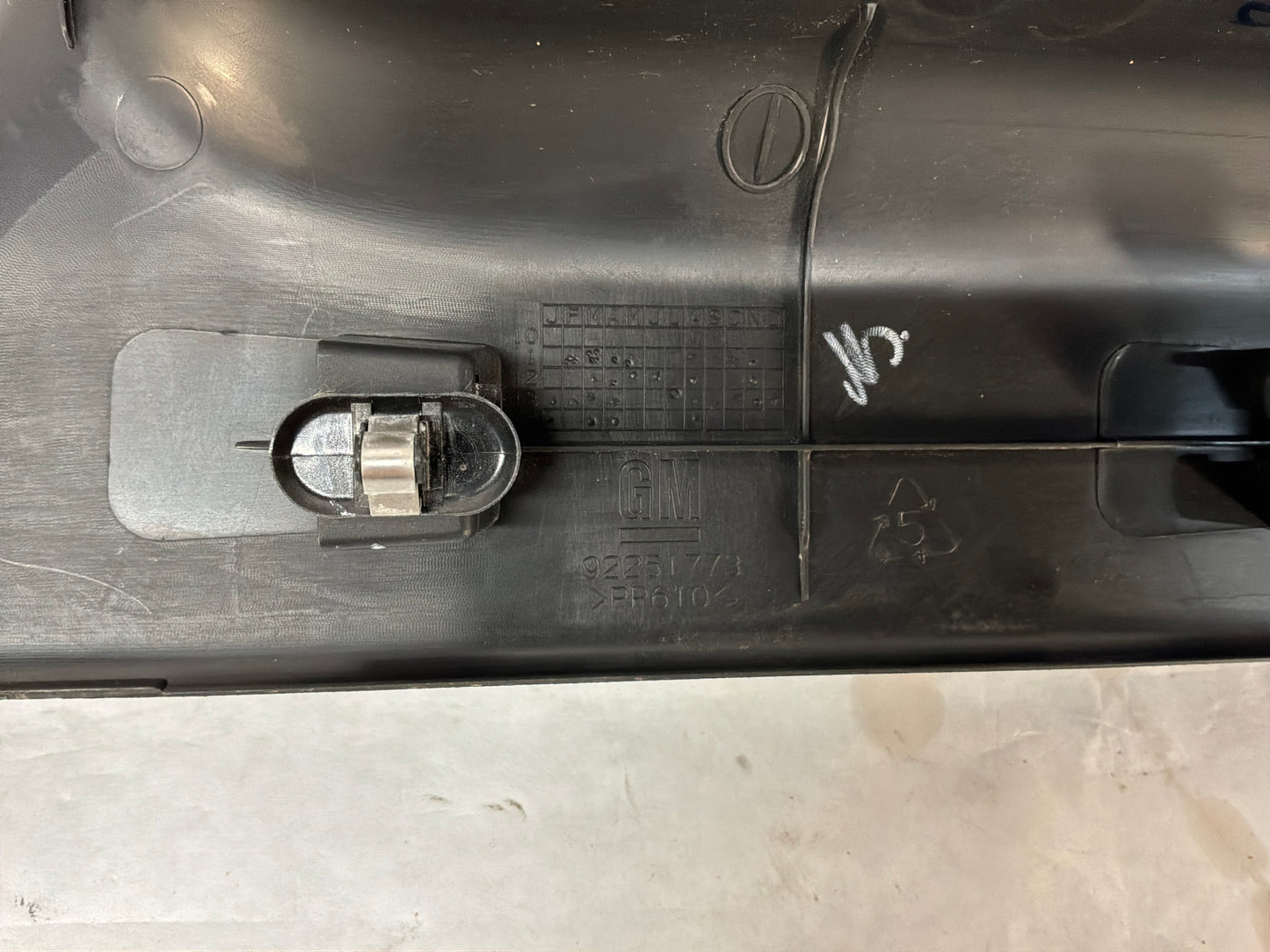 2016 Chevy Caprice PPV LH Driver Rear Door Carpet Retainer Sill Trim Panel Molding OEM