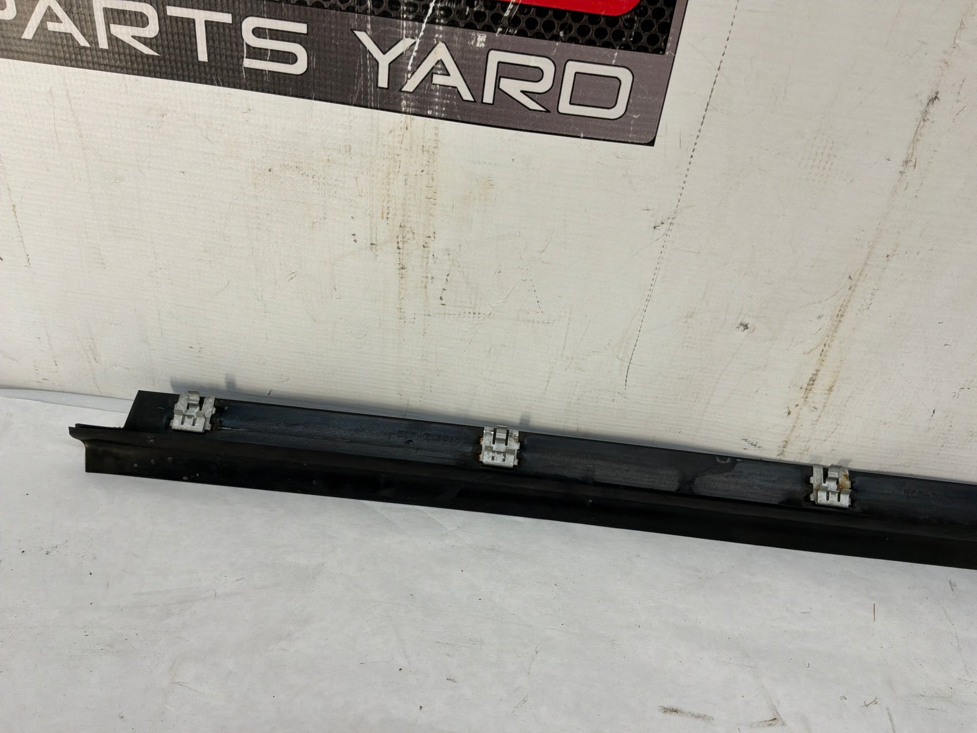 Lh belt molding - Day's Parts Yard