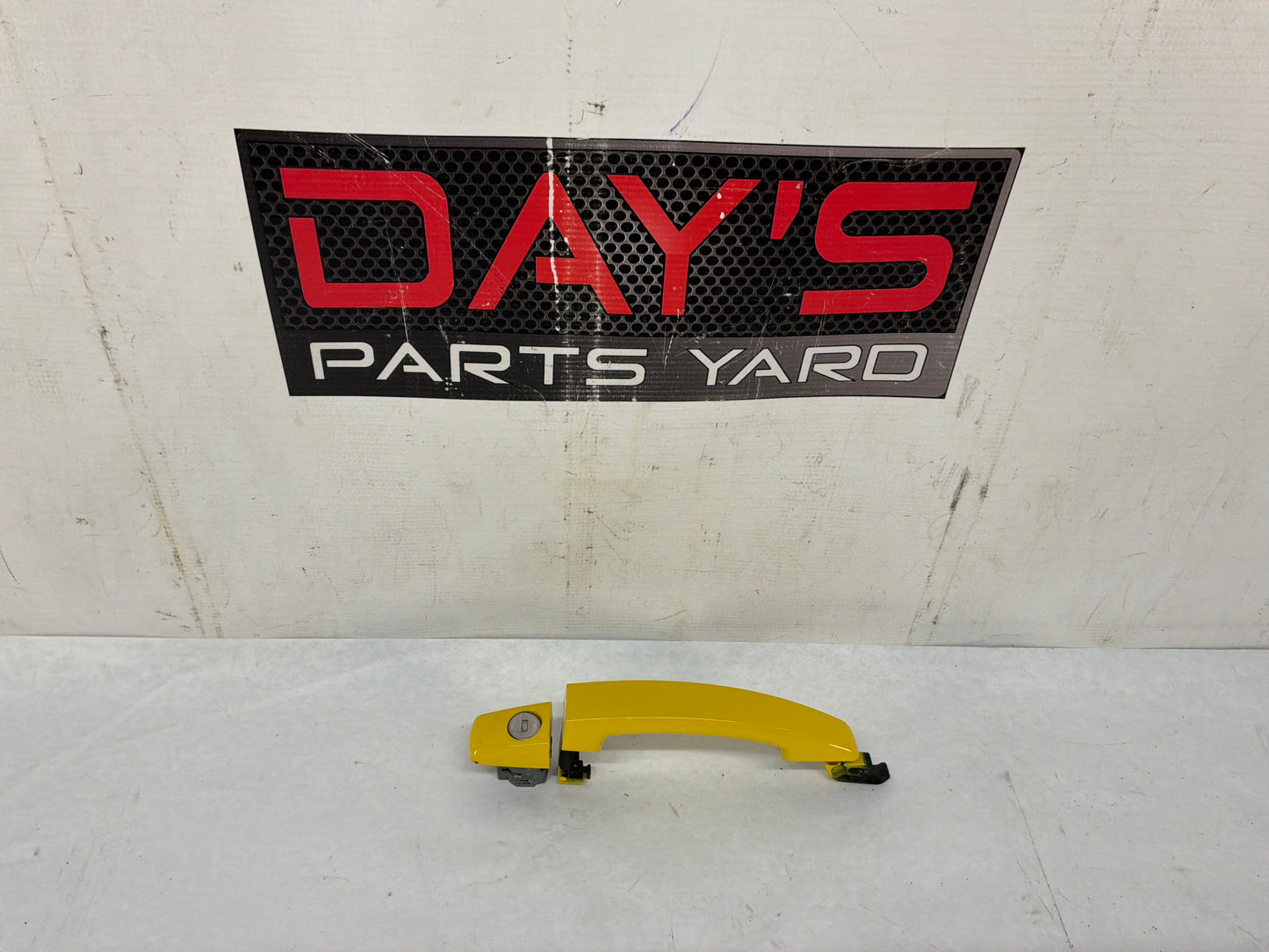 Lh exterior door handle - Day's Parts Yard