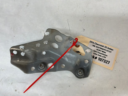 Rh fender weld bracket - Day's Parts Yard