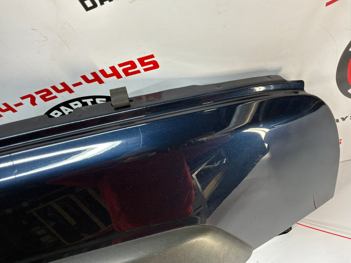 2005 Chevy Silverado 2500HD RH Passenger Front Fender OEM