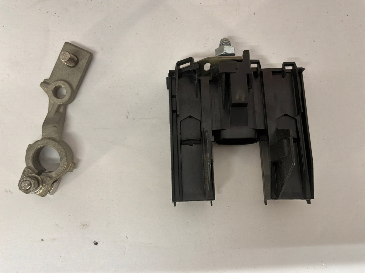2014 Chevy SS Sedan Positive Battery Terminal Electric Fuse Block OEM