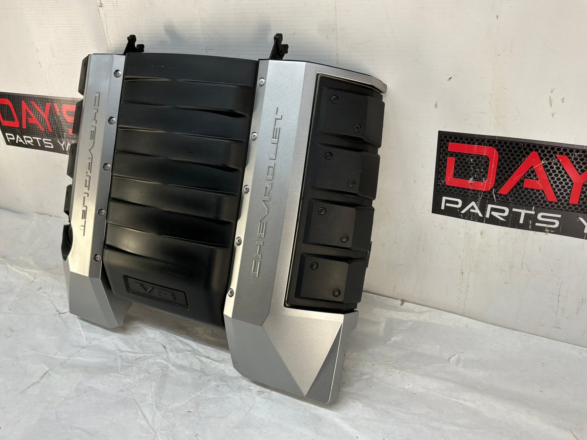 Engine cover - Day's Parts Yard