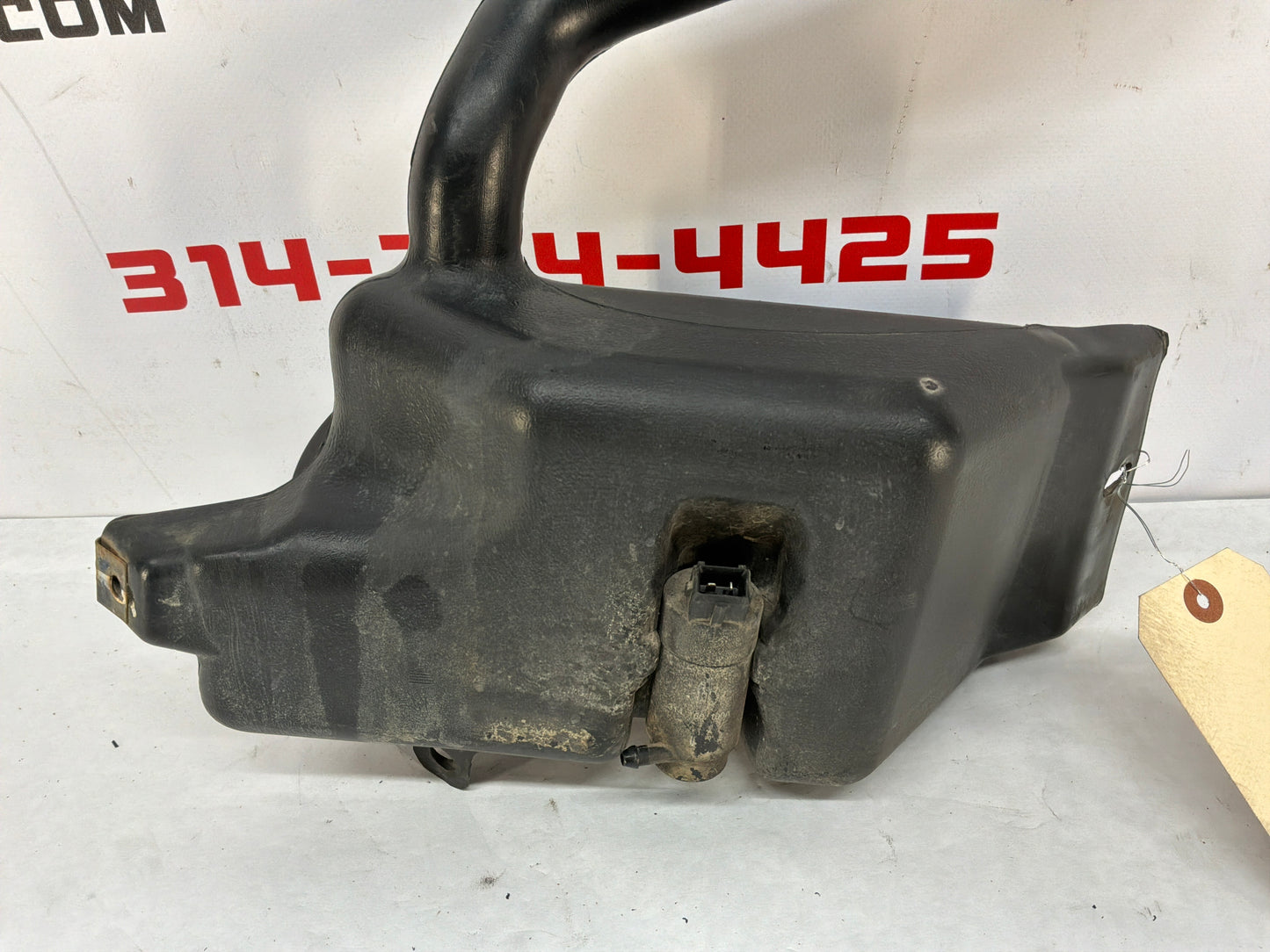 2005 Pontiac GTO Windshield Washer Pump Reservoir Tank Bottle OEM