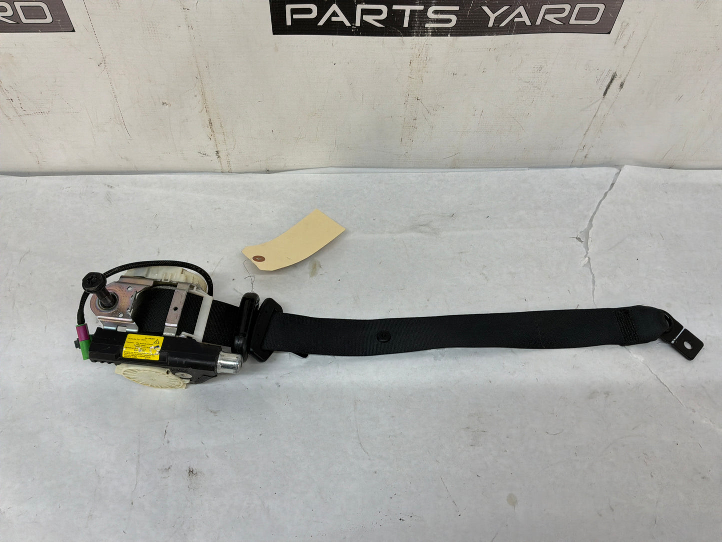 2013 Chevy Caprice PPV LH Driver Front Seat Belt Seatbelt Retractor OEM - Day's Parts Yard