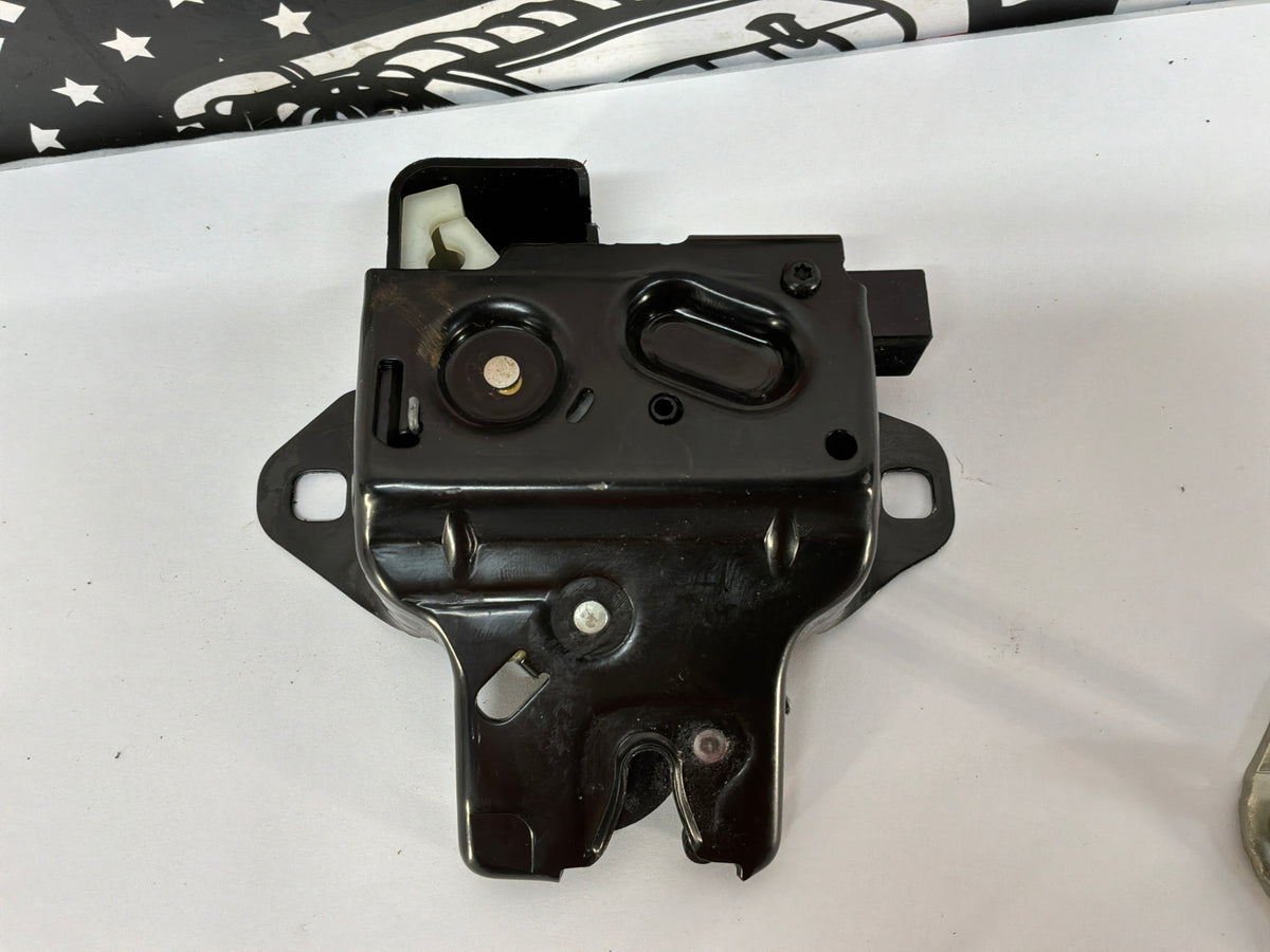 2009 Pontiac G8 GT Trunk Latch OEM - Day's Parts Yard