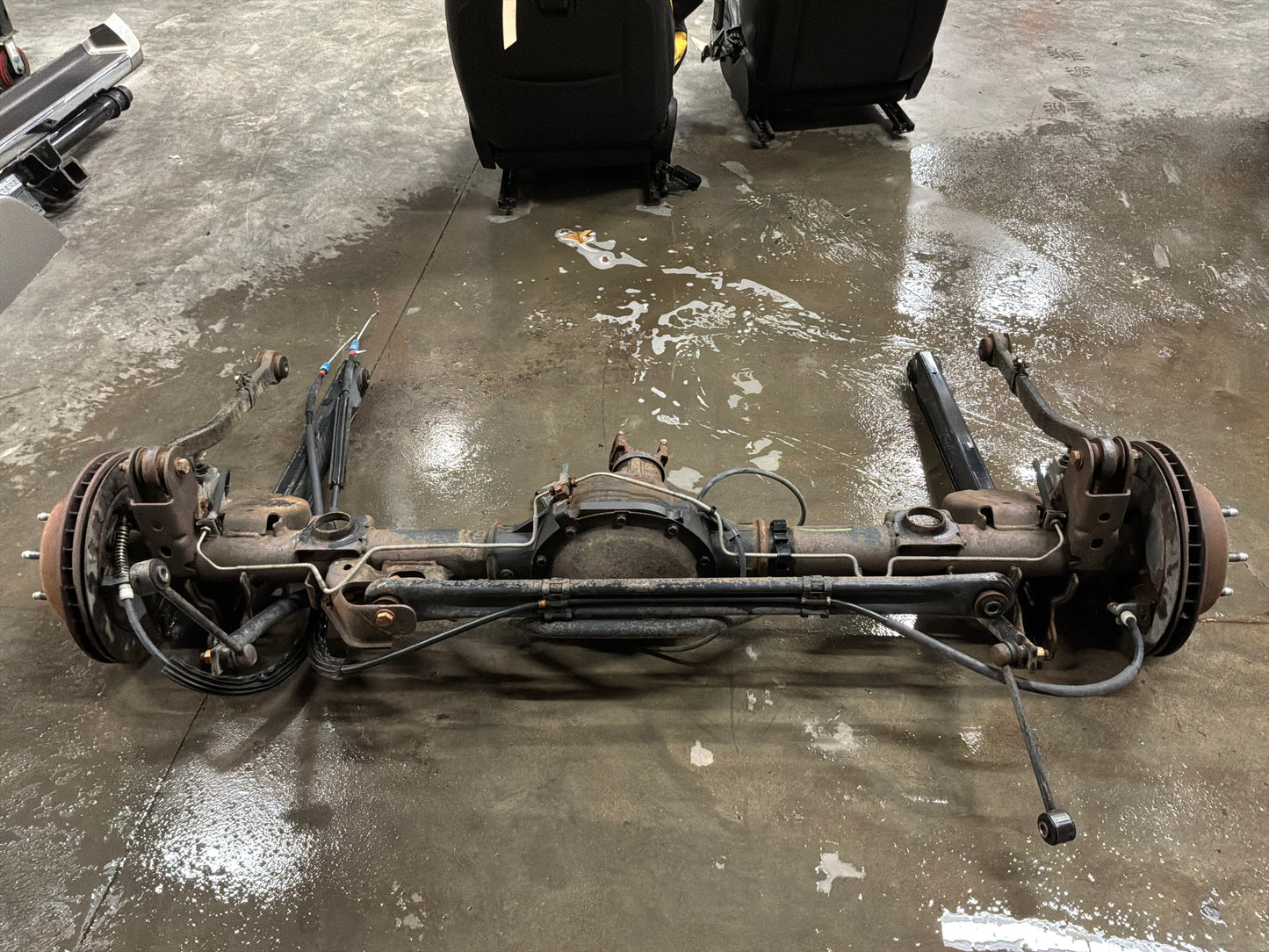 2002 Cadillac Escalade EXT Rear End Axle Carrier Rearend Differential OEM