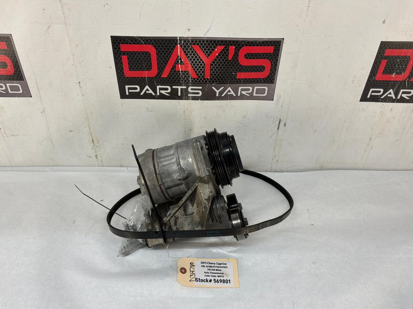 Ac compressor w. Bracket - Day's Parts Yard