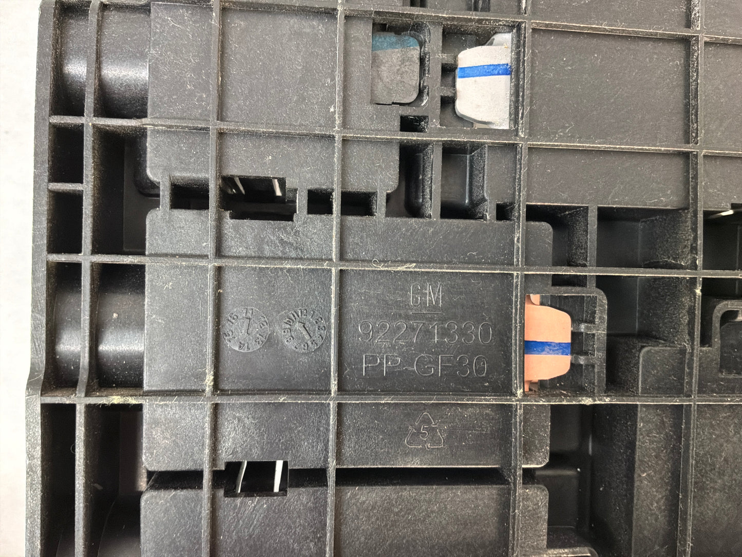 Fuse block - Day's Parts Yard