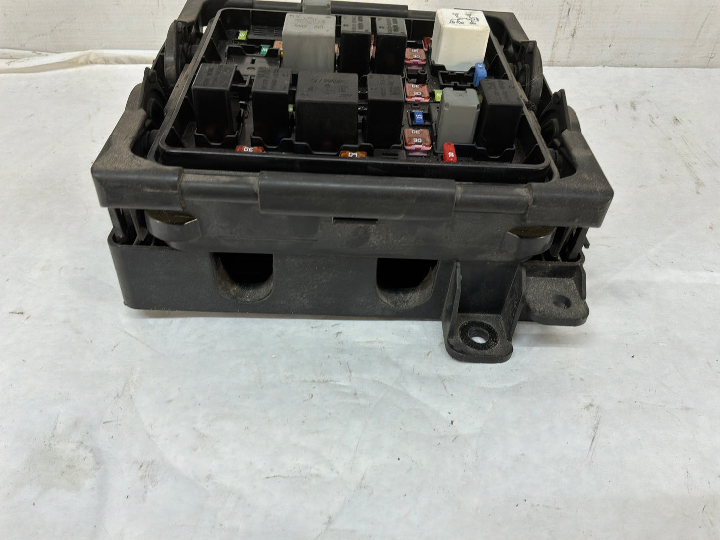 2017 Chevrolet SS Sedan Engine Bay Fuse Relay Wiring Wire Harness Junction Box Block Cover OEM