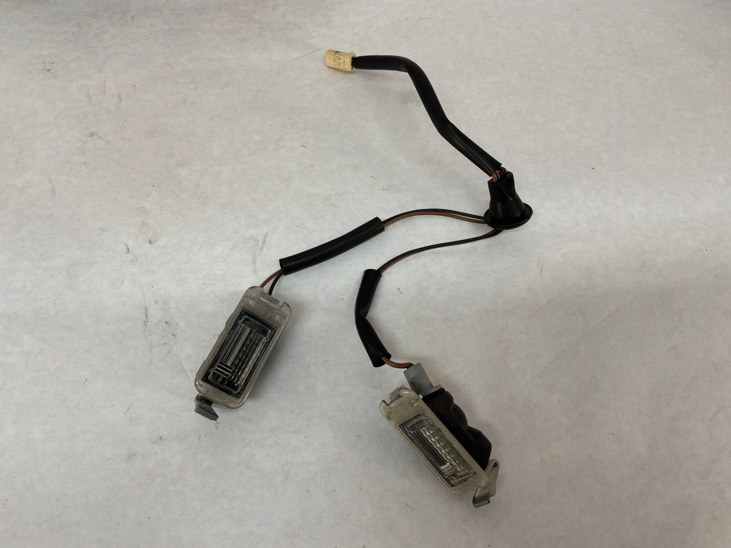 2006 Pontiac GTO License Plate Tag Lights RH & LH OEM