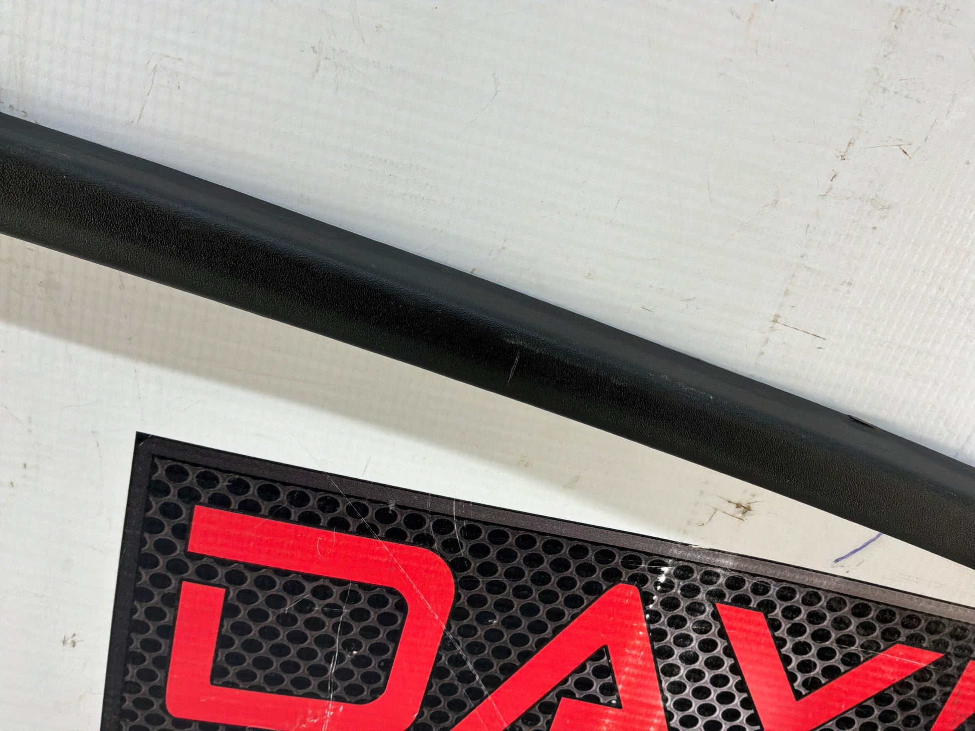 2014 Cadillac CTS-V Sedan RH Passenger Front Door Garnish Molding Trim OEM - Day's Parts Yard
