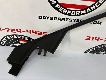 2009 Cadillac CTS-V RH Passenger Front Door Garnish Molding Trim OEM