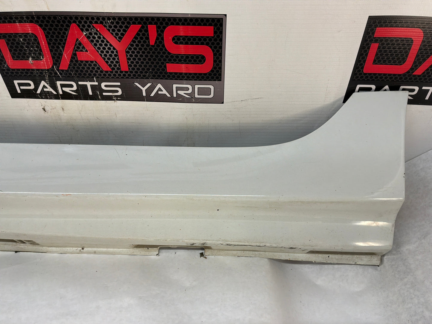 2008 Pontiac G8 Base LH Driver Rocker Molding Side Skirt Panel Trim White OEM