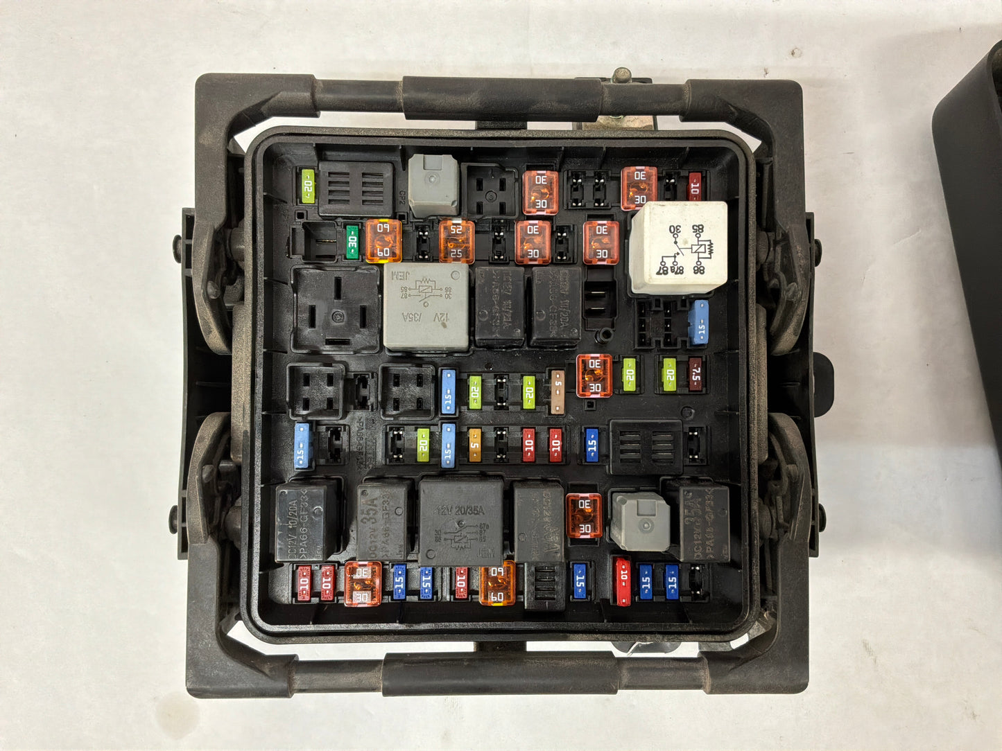 2017 Chevy SS Sedan Engine Bay Fuse Relay Wiring Wire Harness Junction Box Block OEM