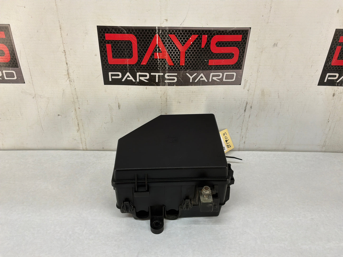 2008 Pontiac G8 GT Engine Motor Bay Fuse Relay Wiring Harness Junction Block Box OEM