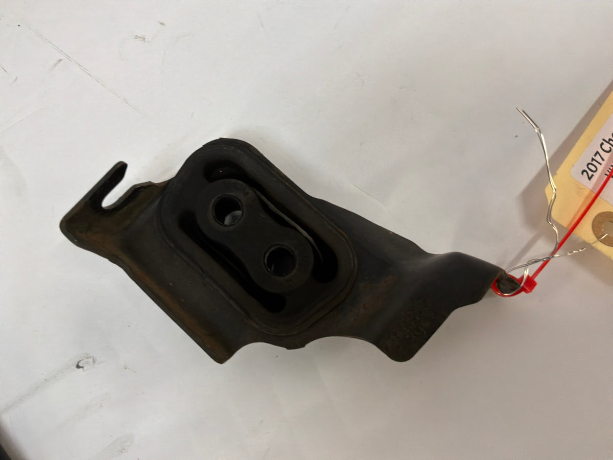 2017 Chevy SS Sedan RH Passenger Exhaust Muffler Hanger Bracket OEM
