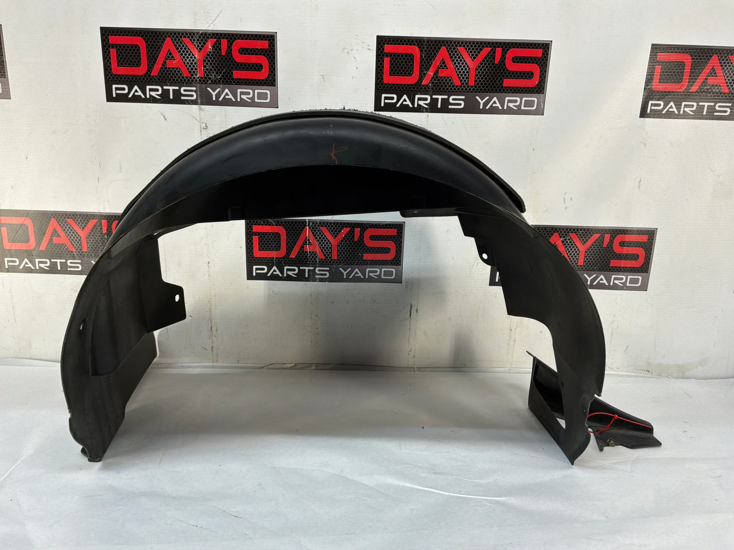 Rh rear wheel liner - Day's Parts Yard