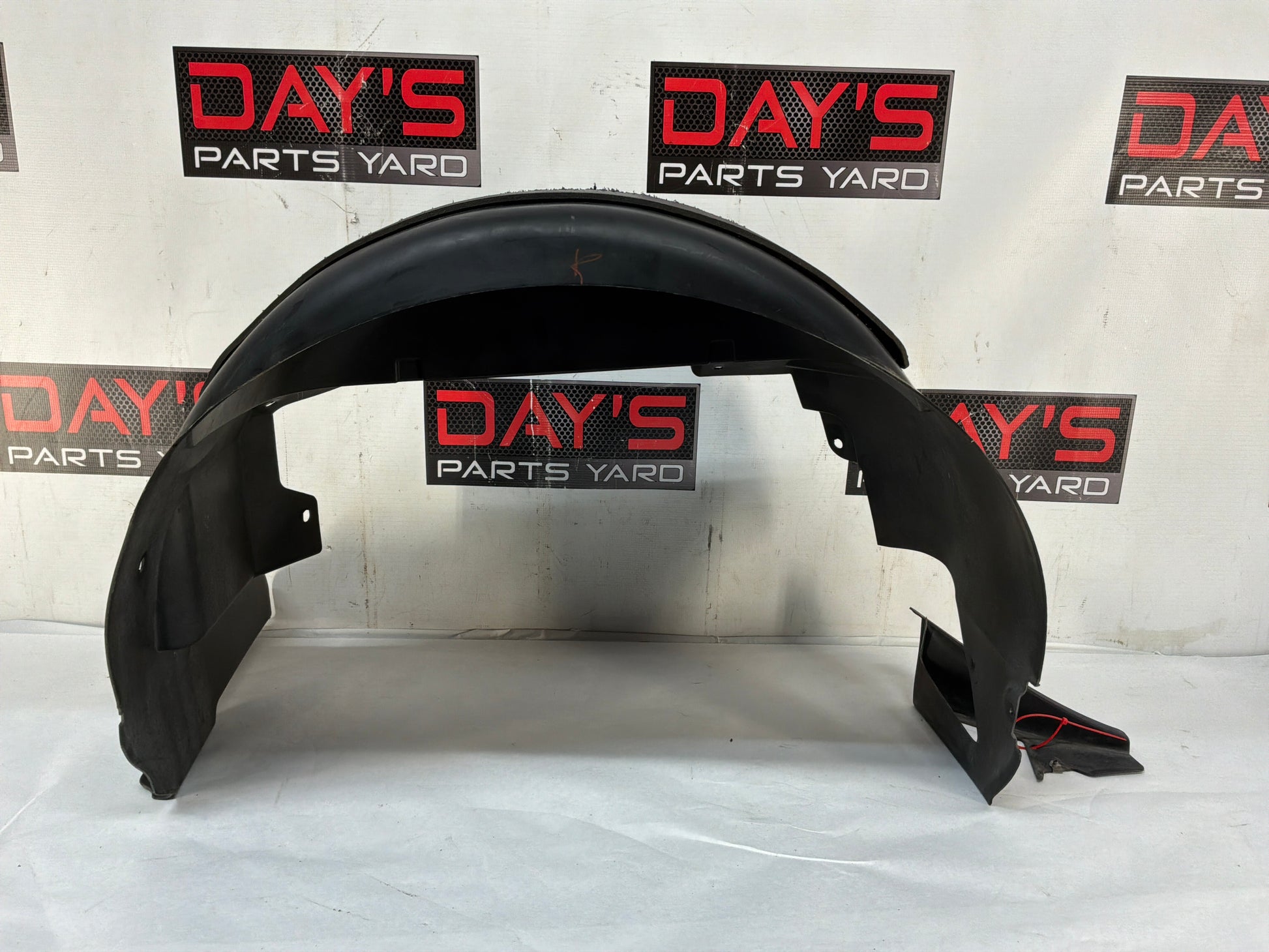 Rh rear wheel liner - Day's Parts Yard