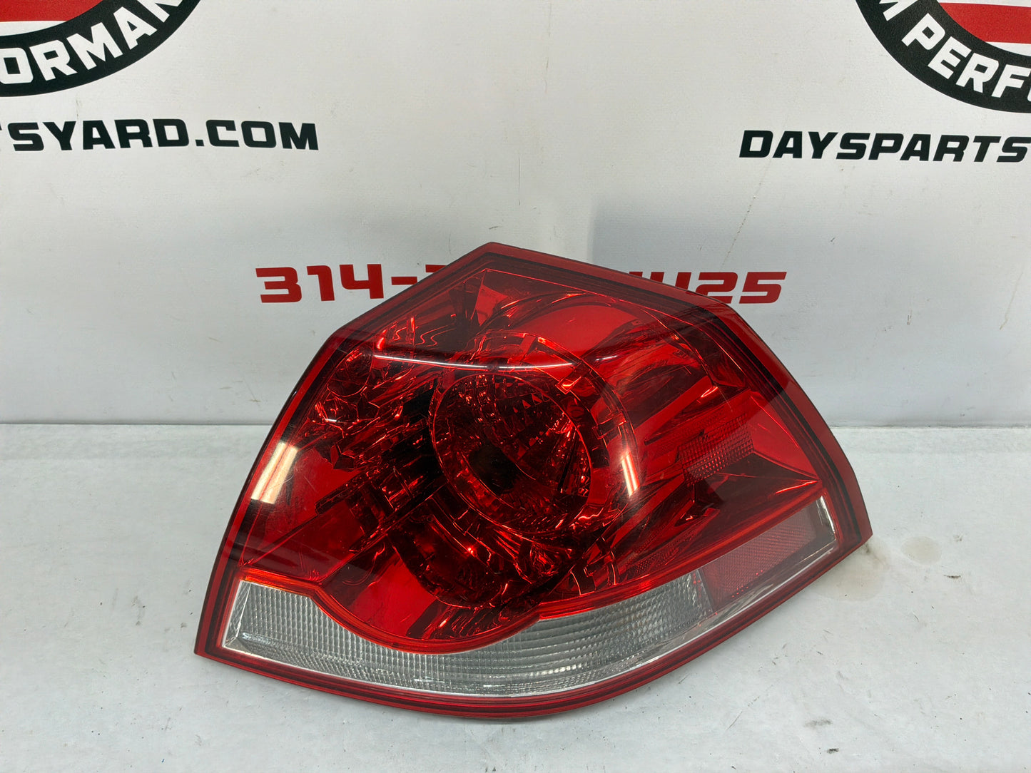 2008 Pontiac G8 Base RH Passenger Tail Light Taillight Lamp OEM
