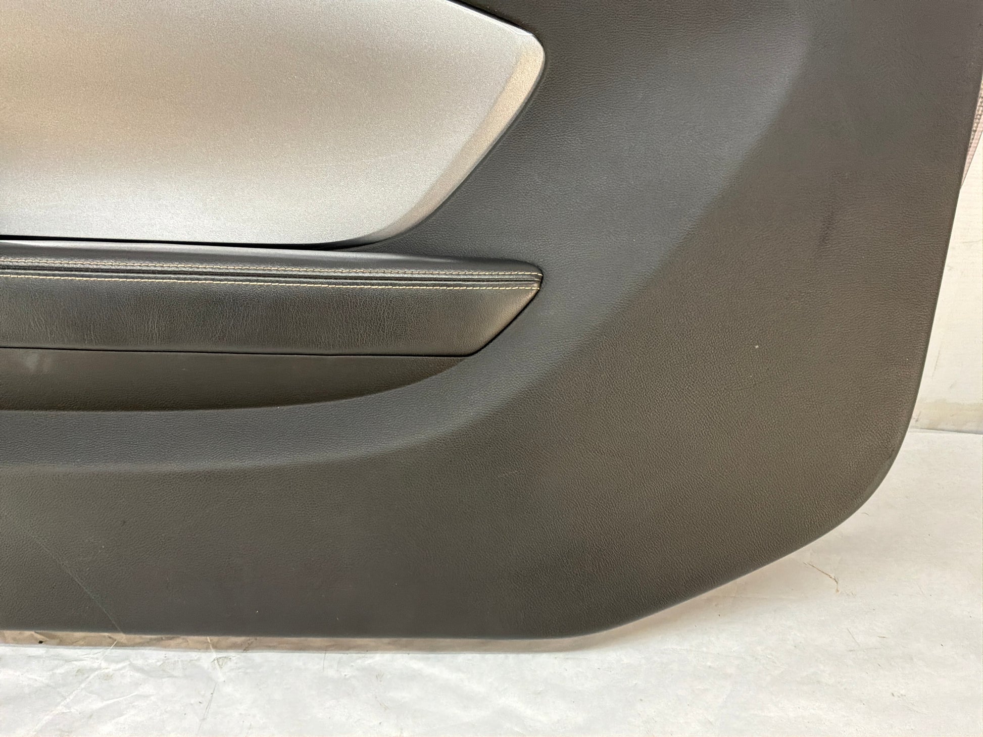 Rh front door panel - Day's Parts Yard