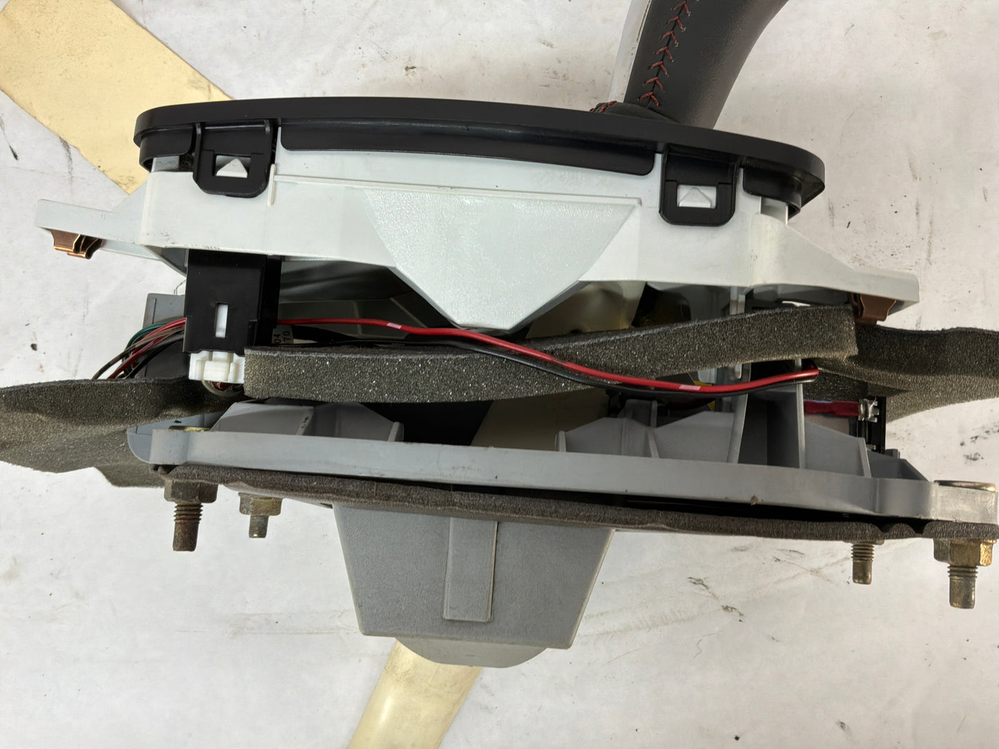 2004 Pontiac GTO Automatic Gear Selector Shifter Lever Assembly OEM