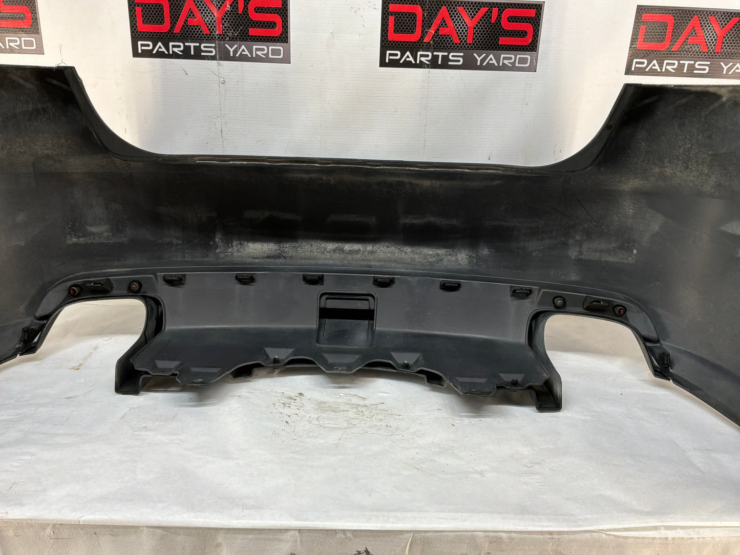 Rear bumper - Day's Parts Yard