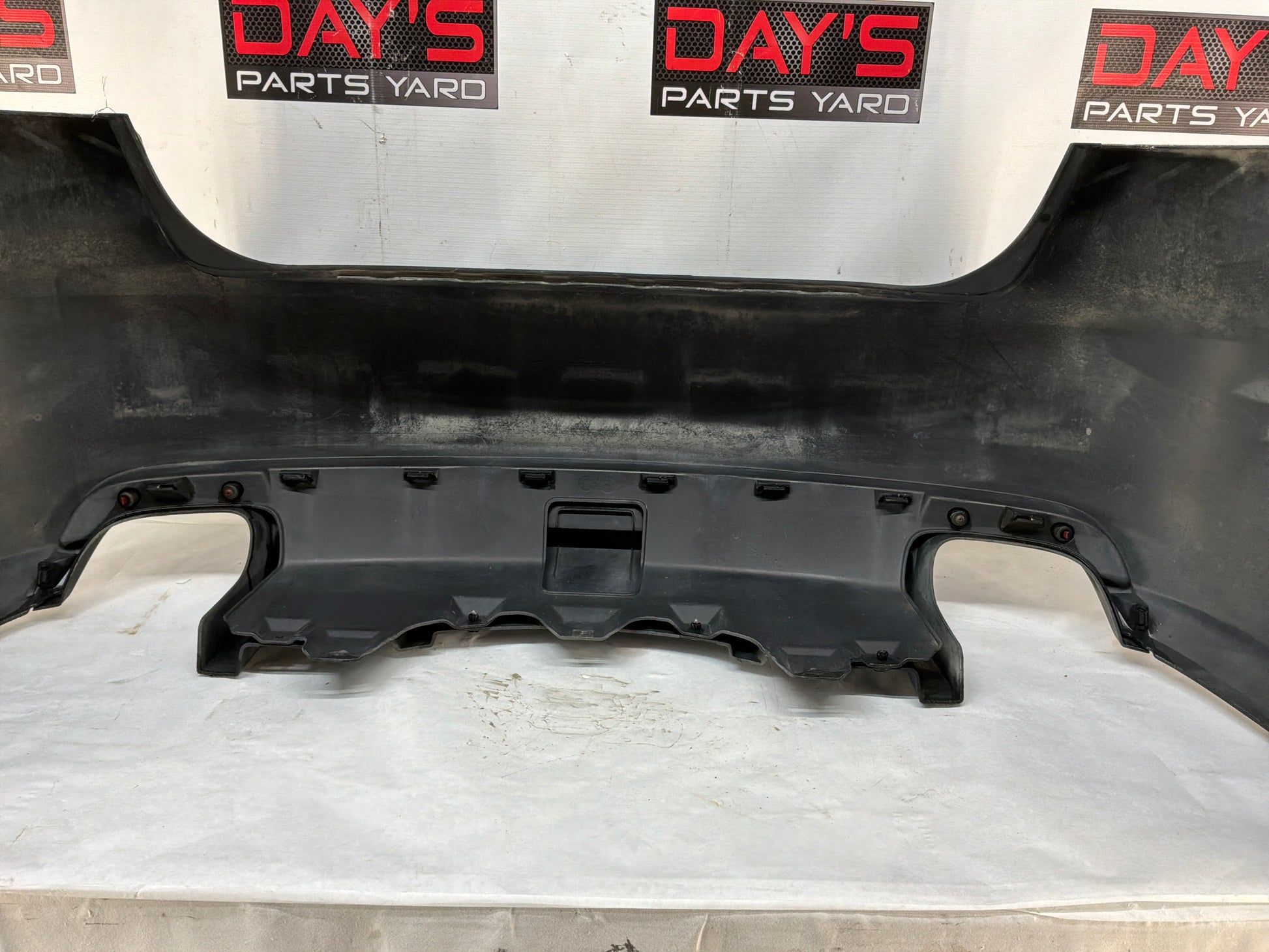 Rear bumper - Day's Parts Yard