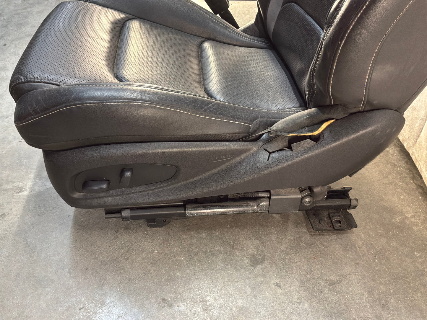 2019 Chevy Camaro SS LH Driver Front Leather Seat OEM