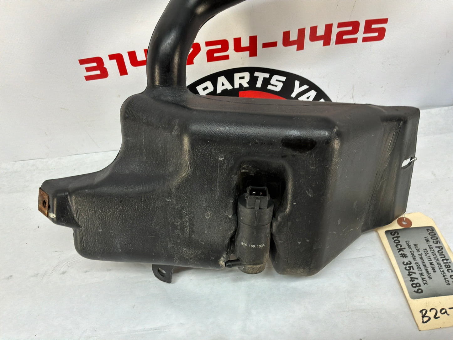2005 Pontiac GTO Windshield Washer Pump Reservoir Tank Bottle OEM