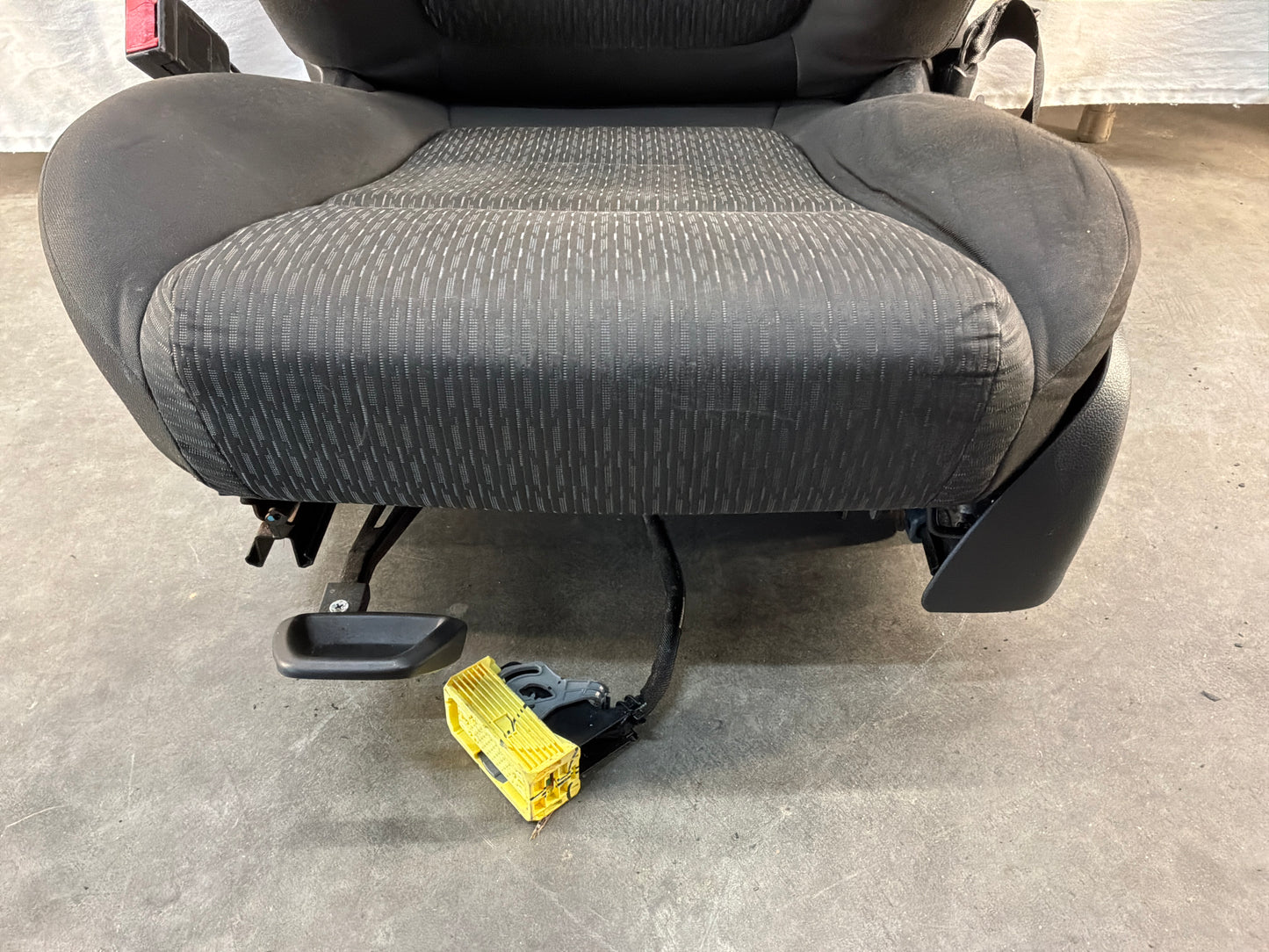 Lh front seat - Day's Parts Yard