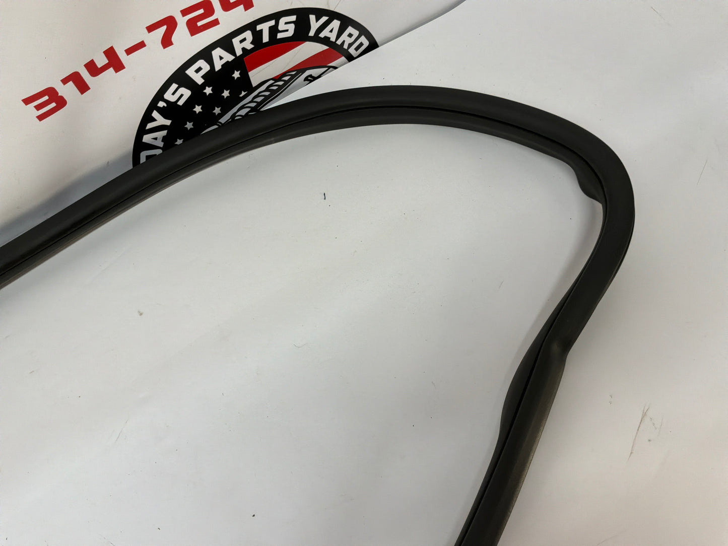 2006 Cadillac CTS-V LH Driver Front Door Weather Strip Rubber Seal OEM