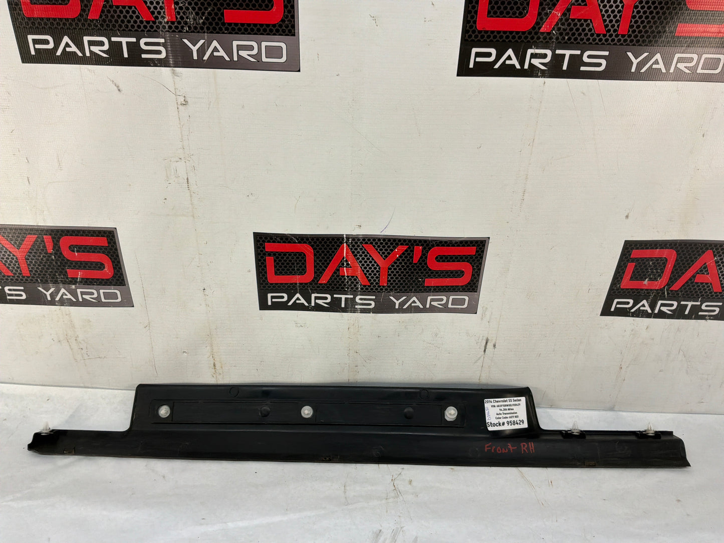 Front rh trim - Day's Parts Yard