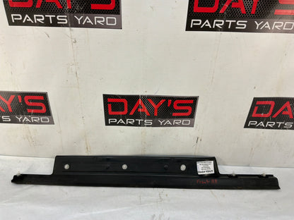 Front rh trim - Day's Parts Yard