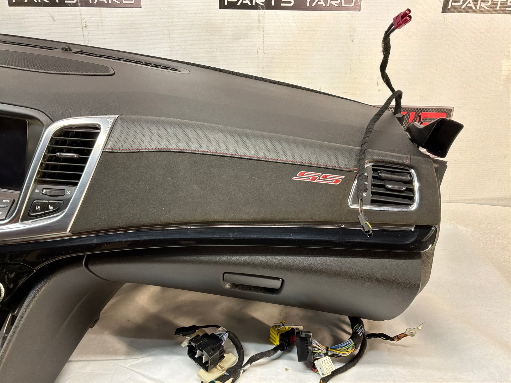 Dash and center console - Day's Parts Yard