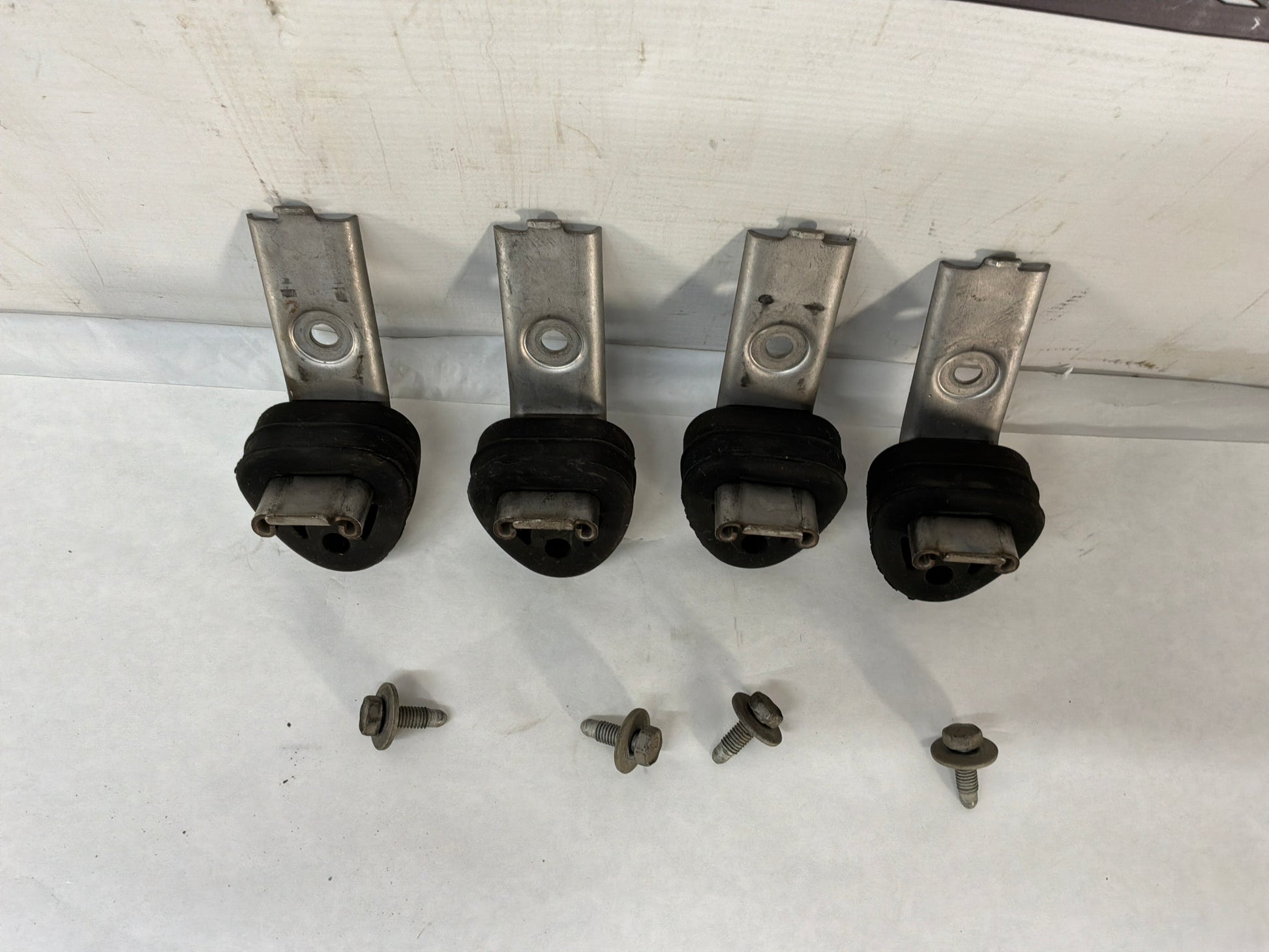 Rear exhaust muffler hangers - Day's Parts Yard