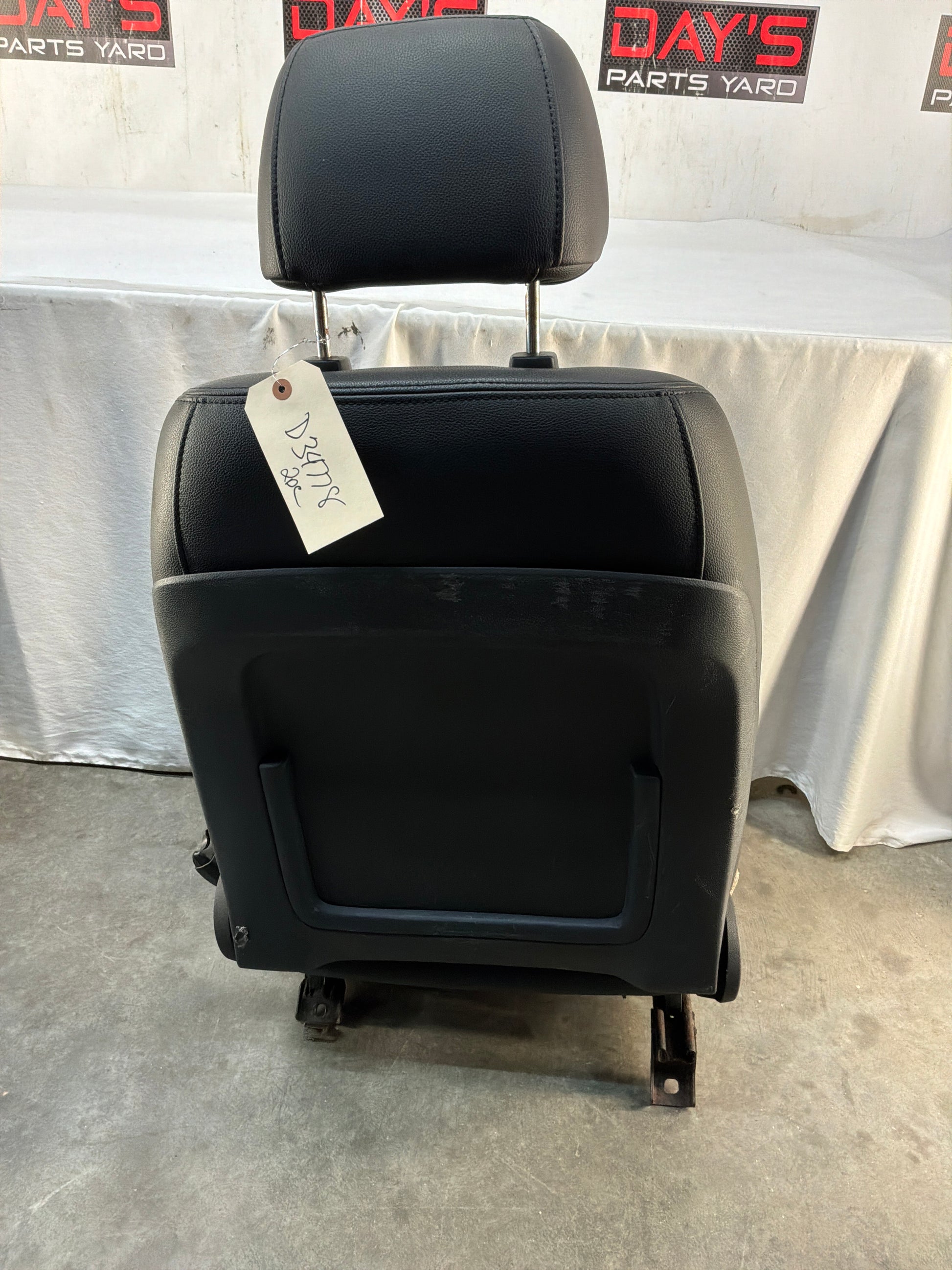 Front seats - Day's Parts Yard