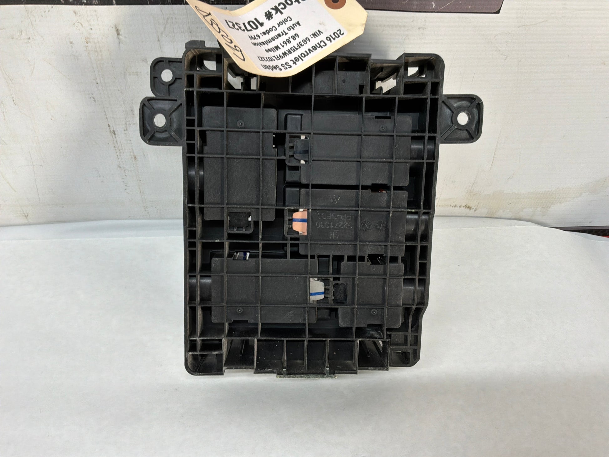 Fuse block - Day's Parts Yard