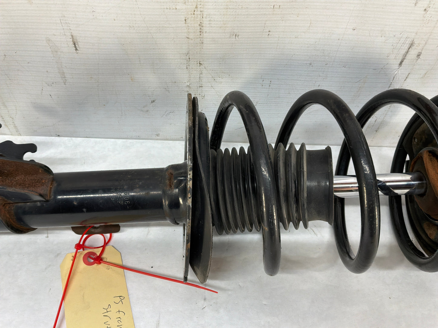 2009 Pontiac G8 GT RH Passenger Front Suspension Strut Assembly OEM