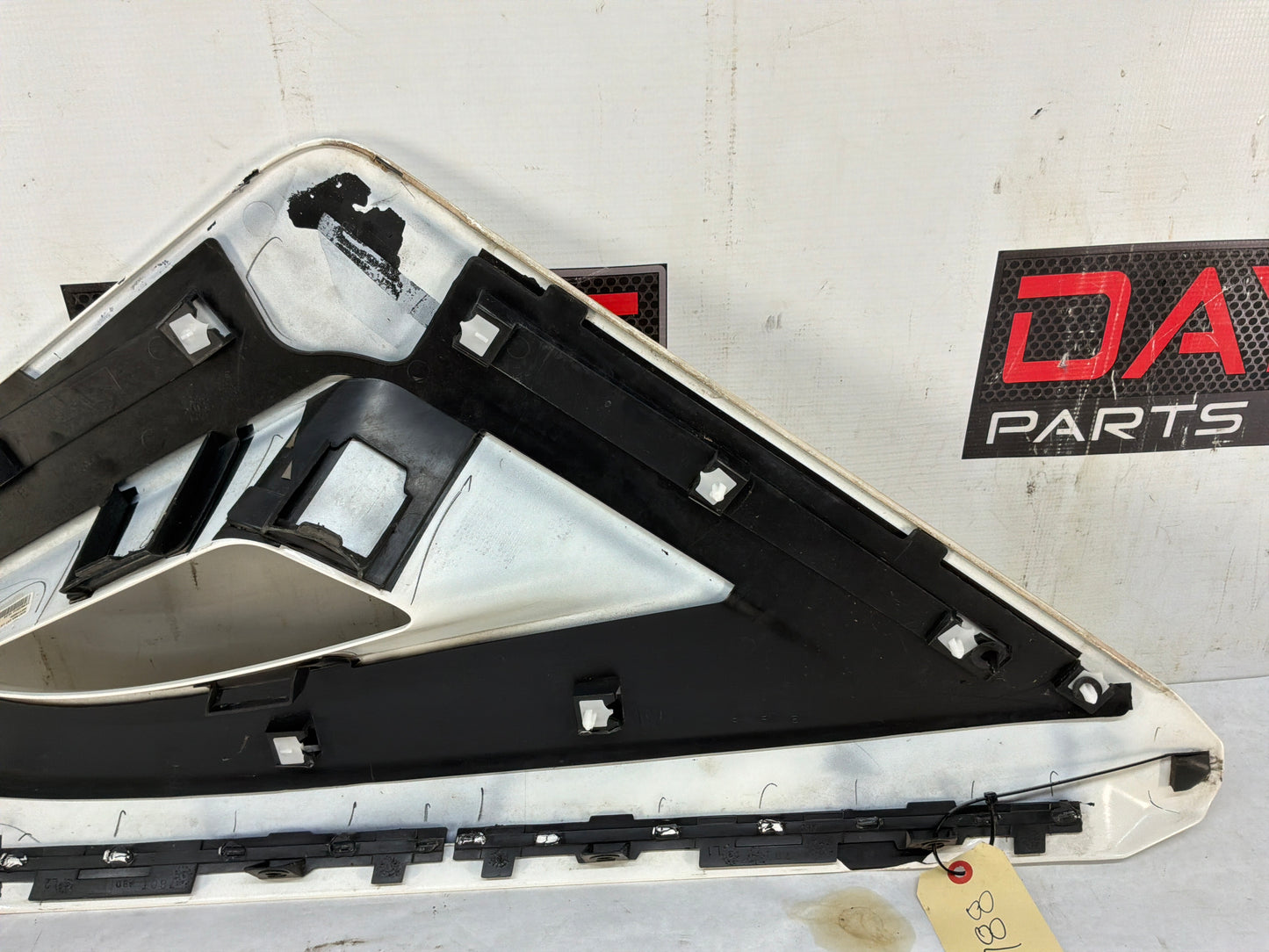 2012 Chevy Avalanche Exterior LH Driver Outer Trim Bed Cargo Box Sail Panel Cladding OEM