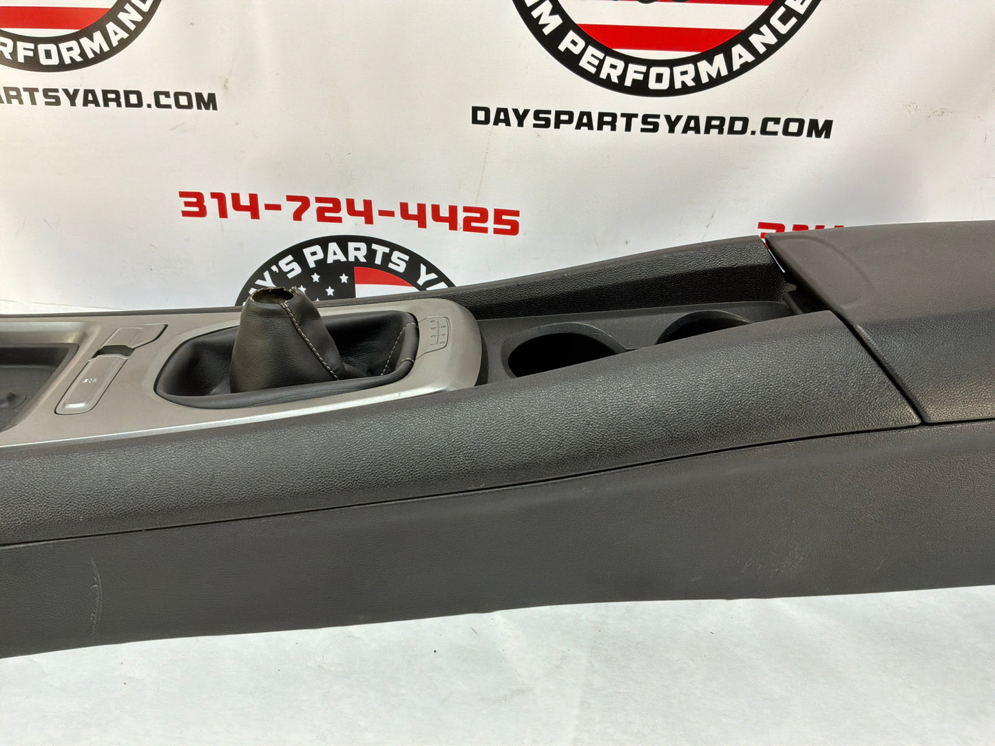 2014 Chevy Camaro SS Manual Transmission Center Console Armrest w/ Boot & Shifter Knob  OEM