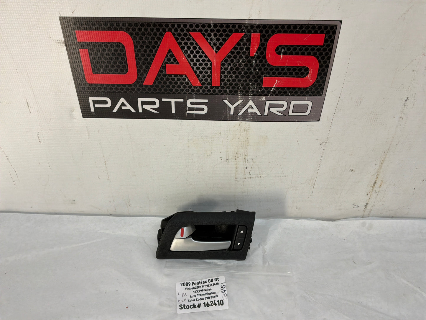 Lh rear door handle - Day's Parts Yard