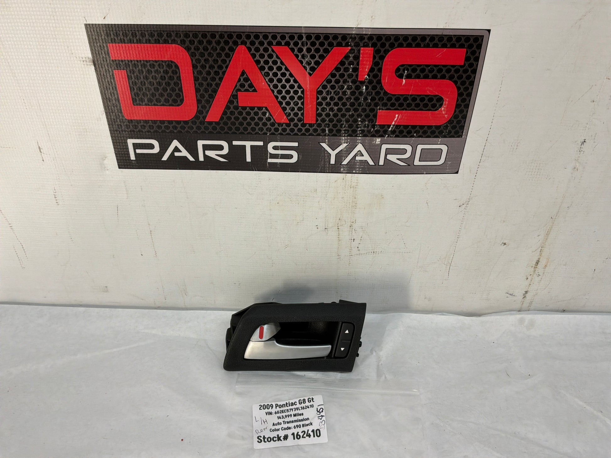 Lh rear door handle - Day's Parts Yard