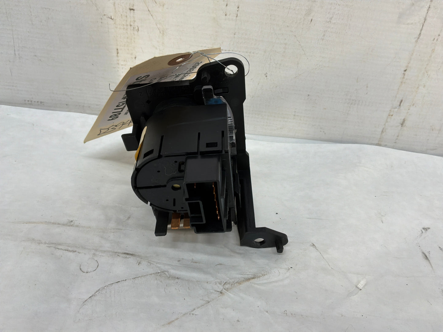 Headlight switch - Day's Parts Yard