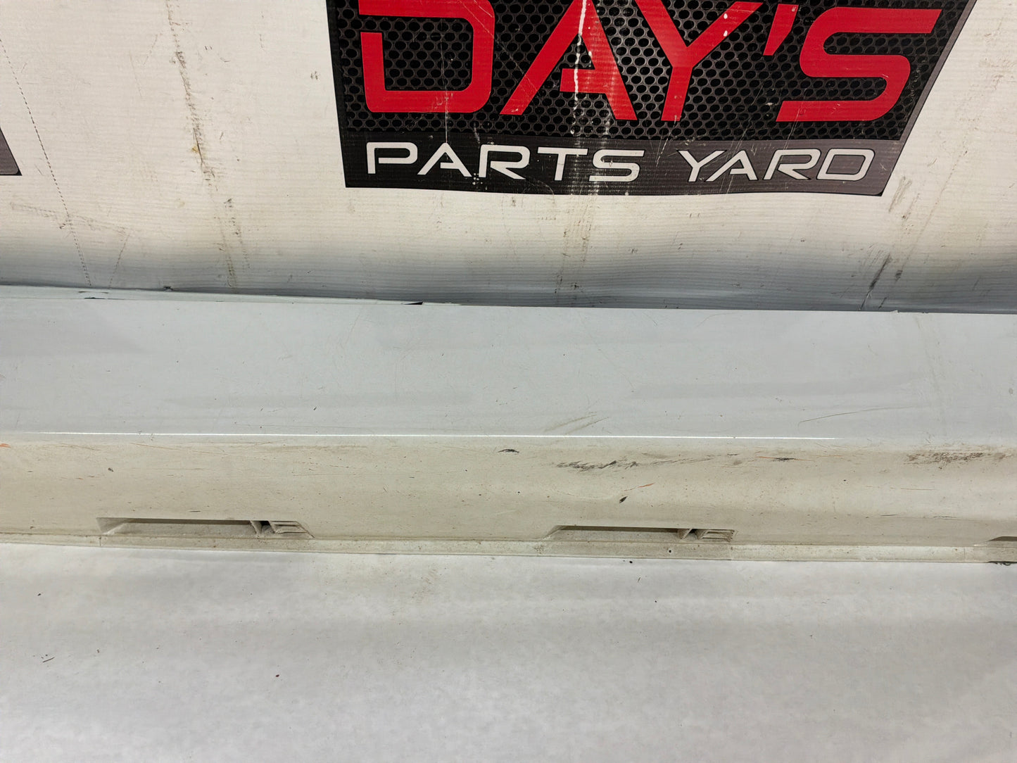 2008 Pontiac G8 Base LH Driver Rocker Molding Side Skirt Panel Trim White OEM