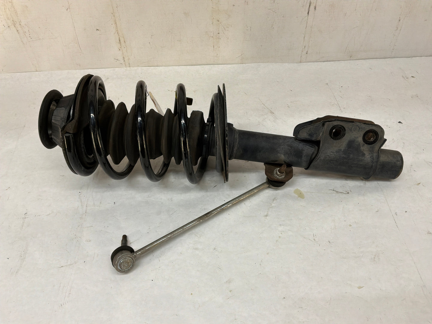 Rh front strut - Day's Parts Yard